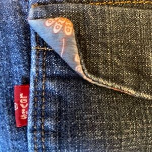 Women’s Levi’s jeans